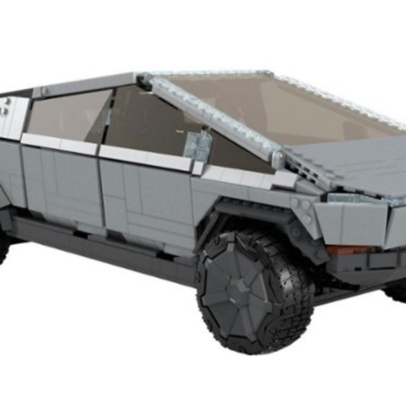 New Mattel Creations MEGA x Tesla Cybertruck - Picture 2 of 4